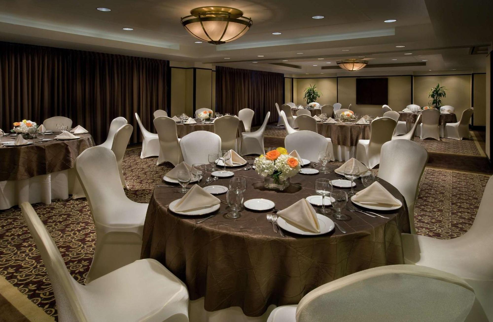 Embassy Suites By Hilton Washington Dc Chevy Chase Pavilion Restaurant photo