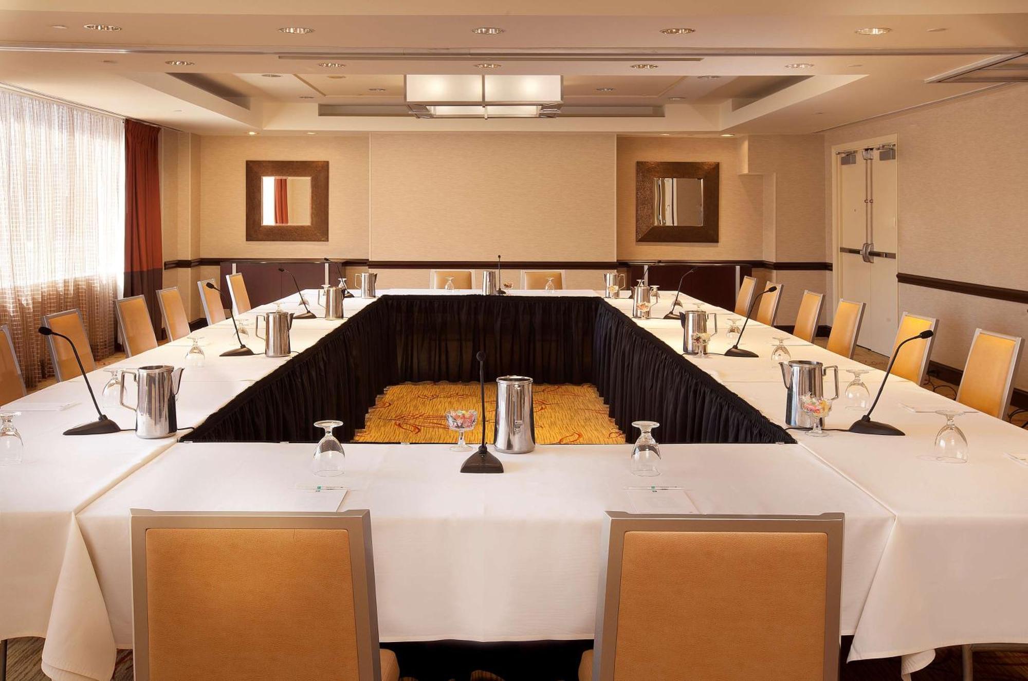 Embassy Suites By Hilton Washington Dc Chevy Chase Pavilion Business photo
